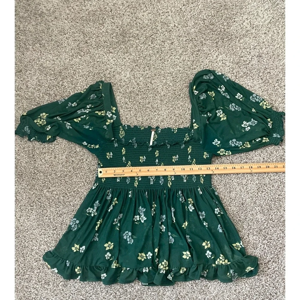 Free People Smocked Peplum Blouse Women Medium Green Floral Puff Sleeve EUC Boho